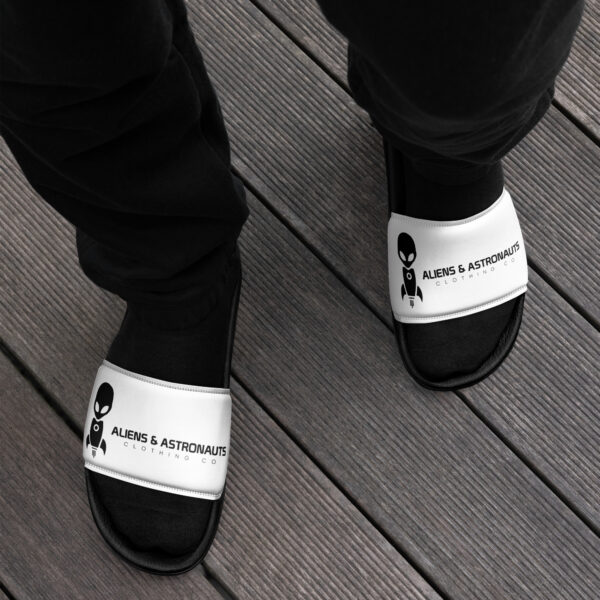 Alien Slides – Black men’s slides with alien face design, ultimate streetwear comfort, 2025 collection