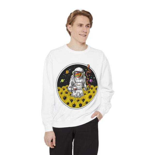 Astronaut Sweatshirt - Cosmic Vibes, Unisex Fashion, Gift for Space Lovers, Trendy Apparel, Casual Wear - Image 3