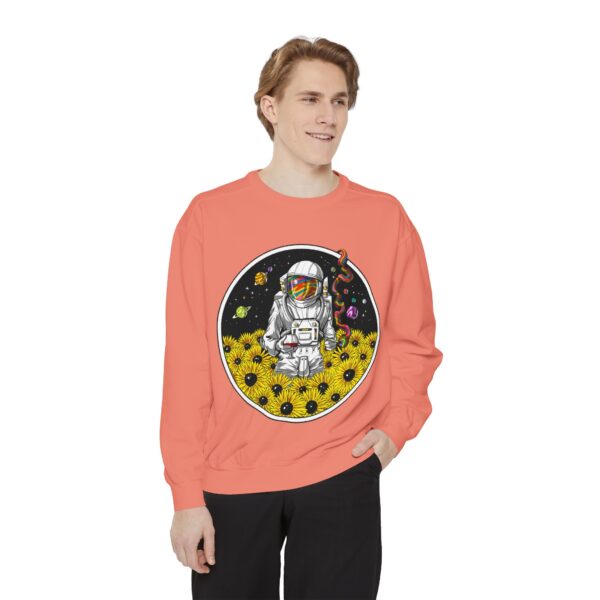 Astronaut Sweatshirt - Cosmic Vibes, Unisex Fashion, Gift for Space Lovers, Trendy Apparel, Casual Wear - Image 7